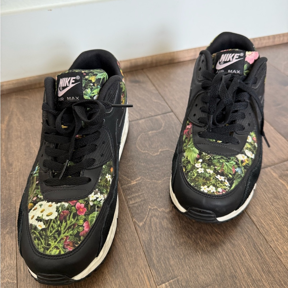 Nike Black and Green Sneakers with Urban Camouflage Accents